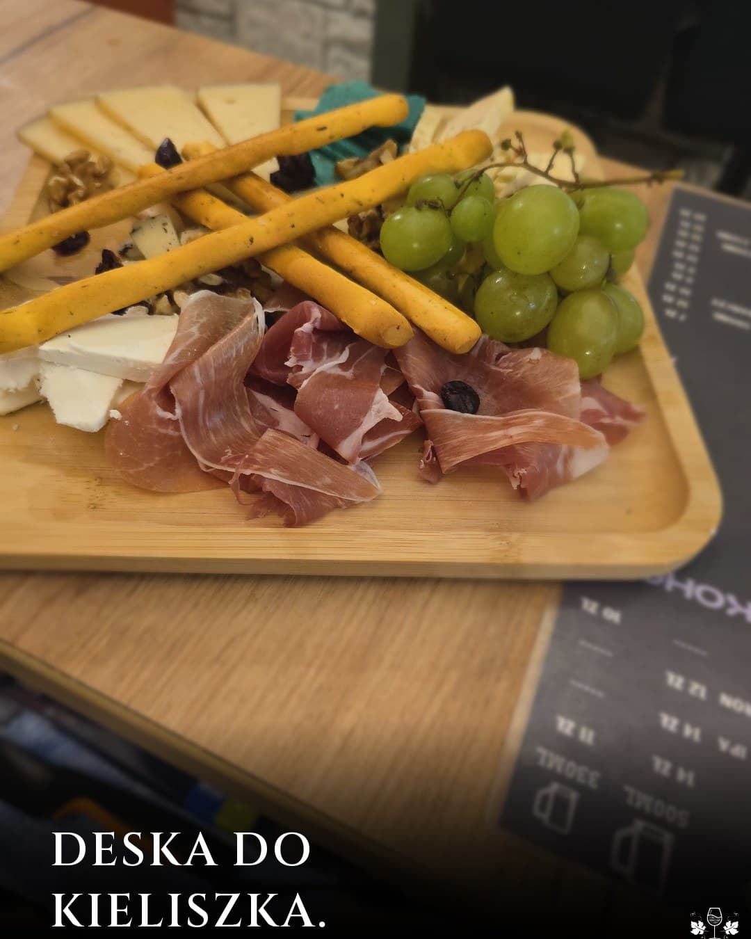 Moti Wine Bar, kulisy: Deska do kieliszka