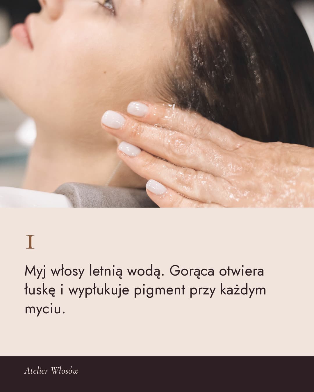 Salon, karuzela porady, slajd 2 z 5: Myj włosy letnią wodą. Gorąca otwiera łuskę i wypłukuje pigment przy każdym myciu.